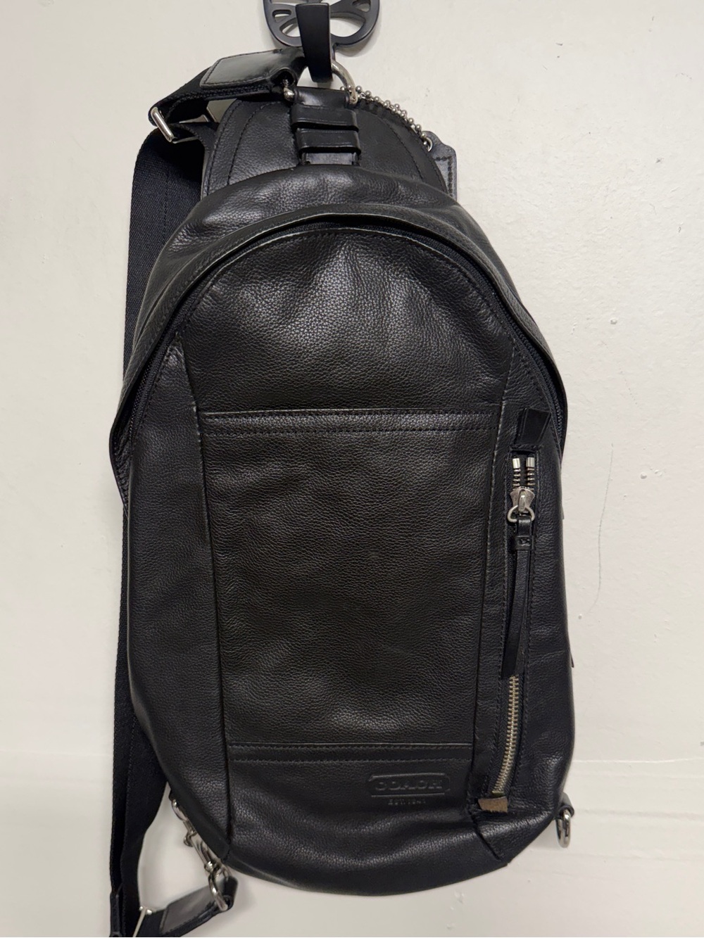 COACH BLACK LEATHER SOLID MEN'S THOMPSON SLING BAG